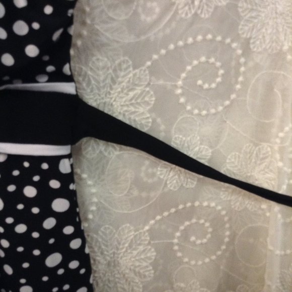 🐚Polka dotted Tunic shirt🐚 - Picture 3 of 5